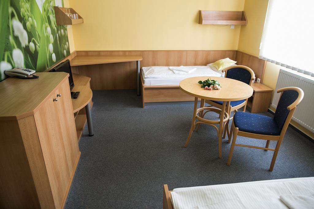 Břeclav Hotel Imos المظهر الخارجي الصورة